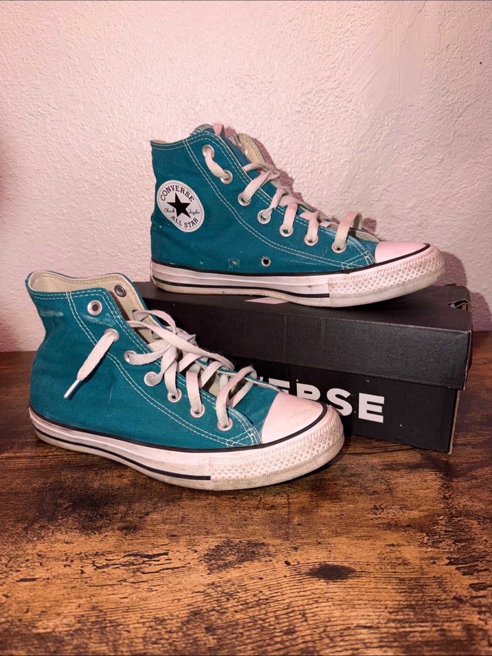Converse 7.5 Women’s Teal High-Top Canvas Sneakers